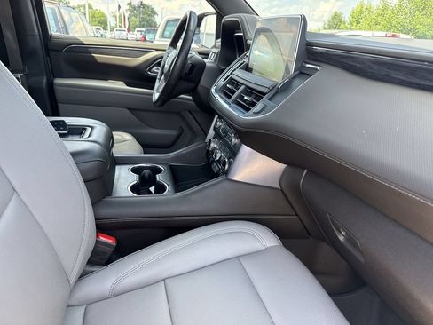 Certified 2022 GMC Yukon SLT w/ SLT Luxury Package AWD/4WD image 13