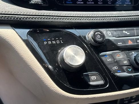 Used 2020 Chrysler Pacifica Limited FWD image 16