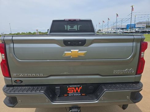Used 2024 Chevrolet Silverado 3500 High Country w/ Technology Package AWD/4WD image 11