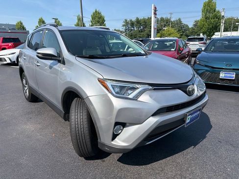 Used 2018 Toyota RAV4 XLE AWD/4WD image 3
