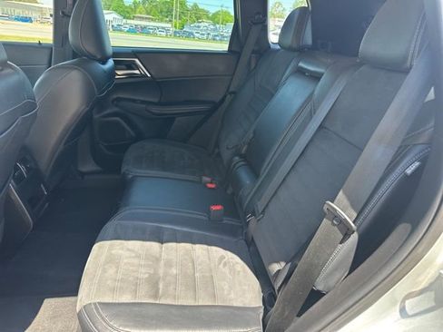 Used 2023 Mitsubishi Outlander SE FWD image 21