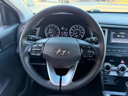 Used 2019 Hyundai Elantra SE w/ Cargo Package FWD image 11
