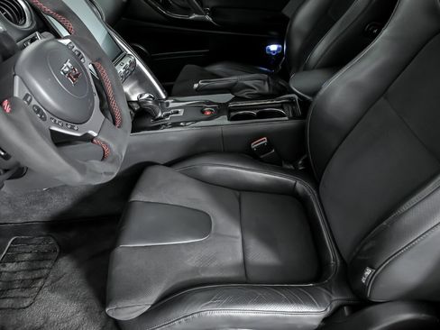 Used 2011 Nissan GT-R Premium image 21