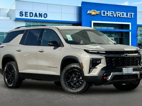 New 2026 Chevrolet Traverse Z71 w/ Enhanced Driving Package AWD/4WD image 2