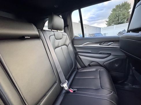 New 2025 Jeep Grand Cherokee Limited image 24