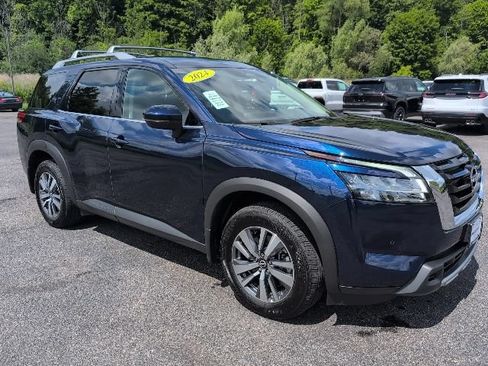 Used 2024 Nissan Pathfinder SL AWD/4WD image 7
