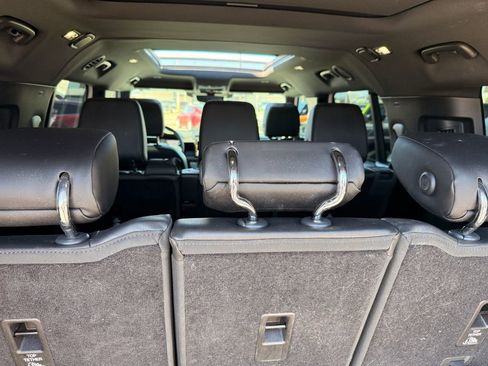 Used 2024 Land Rover Defender 130 X-Dynamic SE image 28