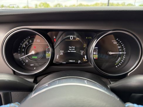 Used 2022 Jeep Wrangler Unlimited Rubicon 4xe AWD/4WD image 31
