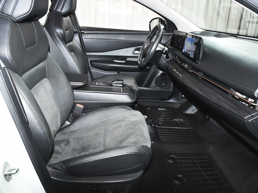 Used 2024 Nissan Ariya AWD image 52