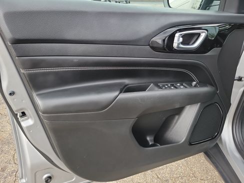 Used 2022 Jeep Compass Latitude AWD/4WD image 6