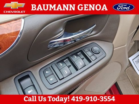 Used 2013 Chrysler Town & Country Touring-L w/ Premium Group FWD image 11