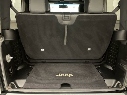 Used 2015 Jeep Wrangler Sahara w/ Connectivity Group AWD/4WD image 16