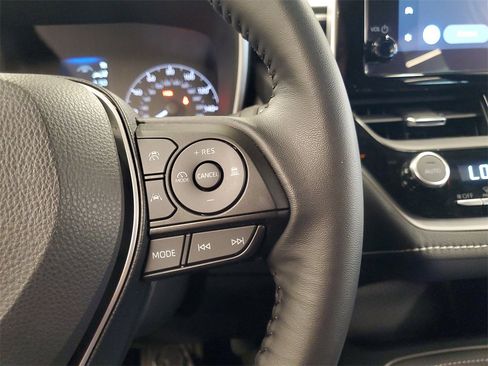 Used 2025 Toyota Corolla SE image 21