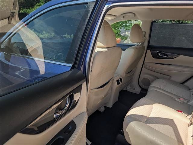 Used 2020 Nissan Rogue SV FWD image 22