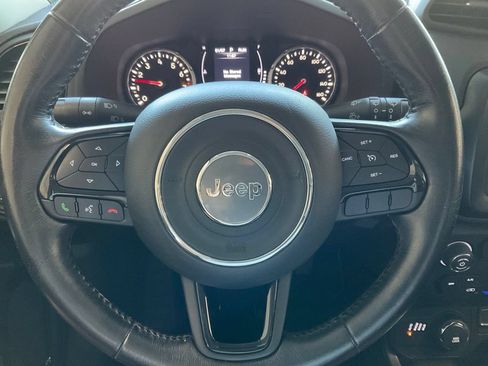 Used 2018 Jeep Renegade Altitude AWD/4WD image 12