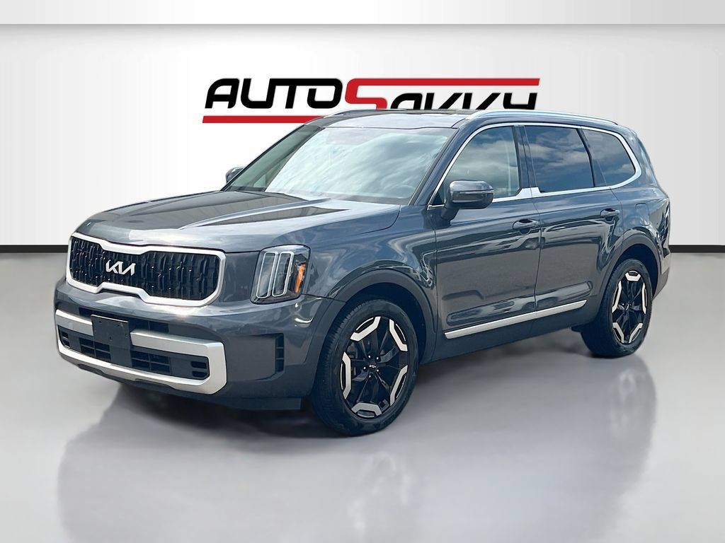 Used 2023 Kia Telluride EX w/ EX Captain's Chair Package AWD/4WD image 3