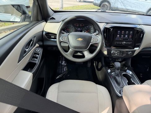 Used 2023 Chevrolet Traverse LS image 17