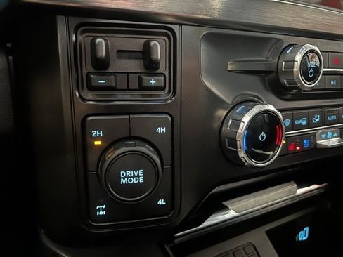 Used 2025 Ford F350 Lariat w/ Chrome Package image 22