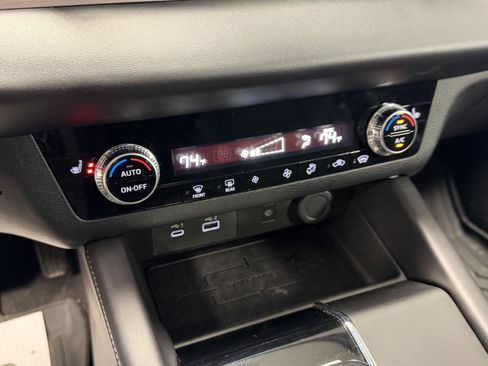 Used 2024 Mitsubishi Outlander SE AWD/4WD image 9