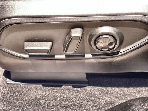 Used 2024 Jeep Grand Cherokee L Laredo RWD image 31