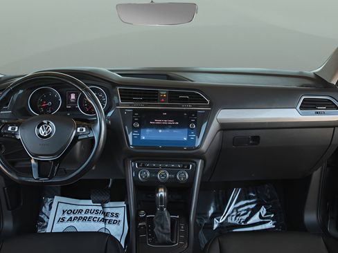 Used 2019 Volkswagen Tiguan SE w/ Panoramic Sunroof Package image 14