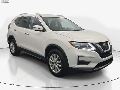 Used 2019 Nissan Rogue SV image 2