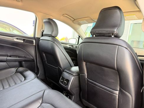 Used 2018 Ford Fusion SE w/ Equipment Group 602A FWD image 17