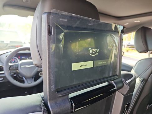 New 2026 Chrysler Pacifica Limited w/ Uconnect Theater Family Group image 6