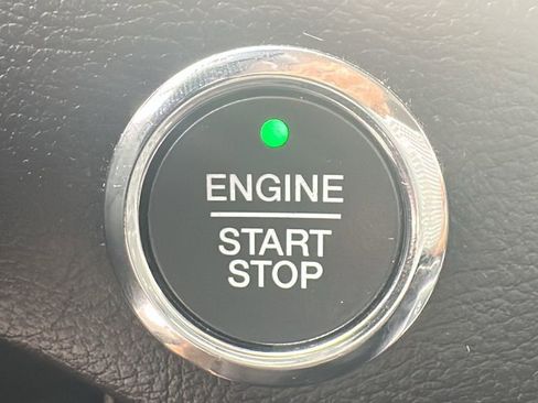 Used 2016 Ford Edge Titanium w/ Technology Package FWD image 23