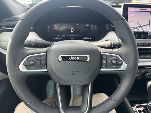 Used 2025 Jeep Compass Limited w/ Elite Group AWD/4WD image 18