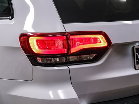 Used 2020 Jeep Grand Cherokee Altitude image 7