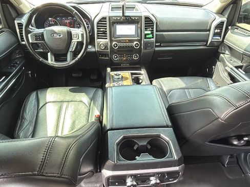 Used 2018 Ford Expedition Platinum image 30
