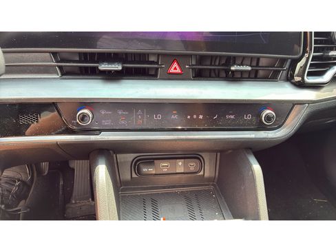 Used 2025 Kia Sportage EX FWD image 20