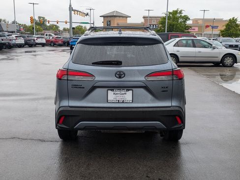 Used 2022 Toyota Corolla Cross XLE w/ Convenience Package AWD/4WD image 7
