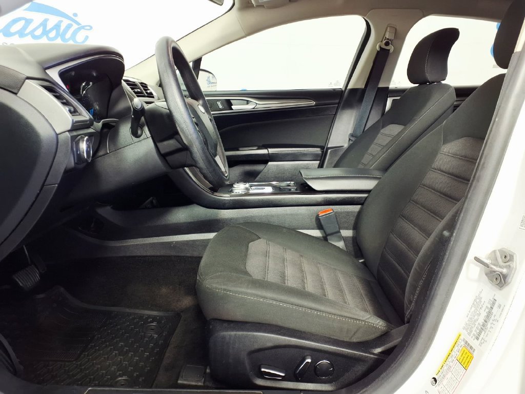 Used 2018 Ford Fusion SE FWD image 9