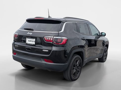 Used 2022 Jeep Compass Latitude AWD/4WD image 6