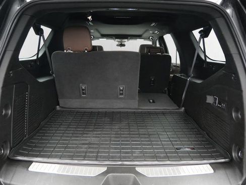 Used 2023 Chevrolet Suburban High Country image 35