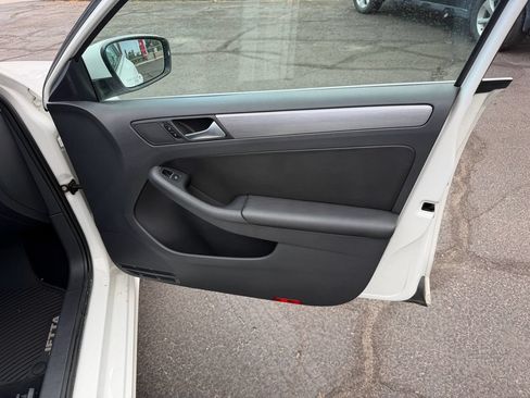 Used 2013 Volkswagen Jetta SEL FWD image 17