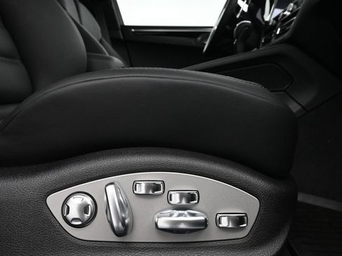 Used 2026 Porsche Macan AWD/4WD image 15