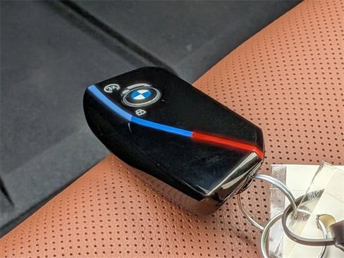 Used 2025 BMW X7 M60i image 38