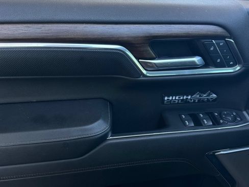 Used 2024 Chevrolet Silverado 1500 High Country w/ Technology Package AWD/4WD image 11