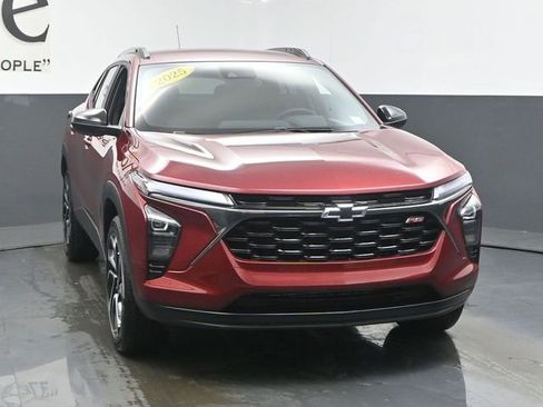 Used 2025 Chevrolet Trax RS FWD image 51