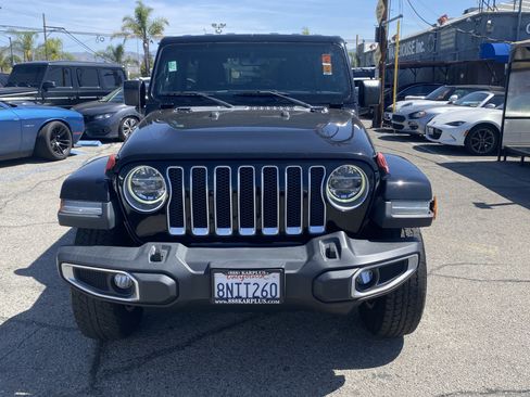 Used 2019 Jeep Wrangler Unlimited Sahara AWD/4WD image 3