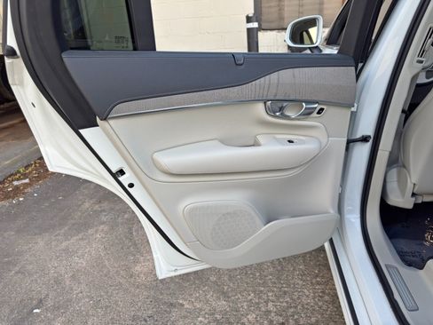 Used 2025 Volvo XC90 T8 Ultra w/ Protection Package Premier AWD/4WD image 48