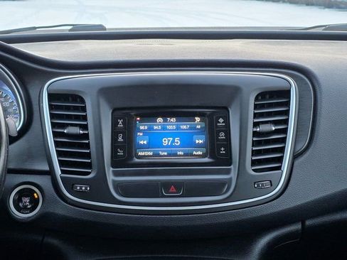 Used 2015 Chrysler 200 Limited w/ Convenience Group image 20