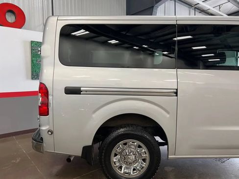 Used 2017 Nissan NV 3500 SV RWD image 97