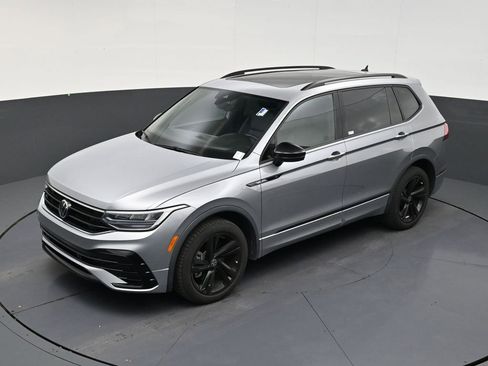 Used 2023 Volkswagen Tiguan SE R-Line FWD image 12