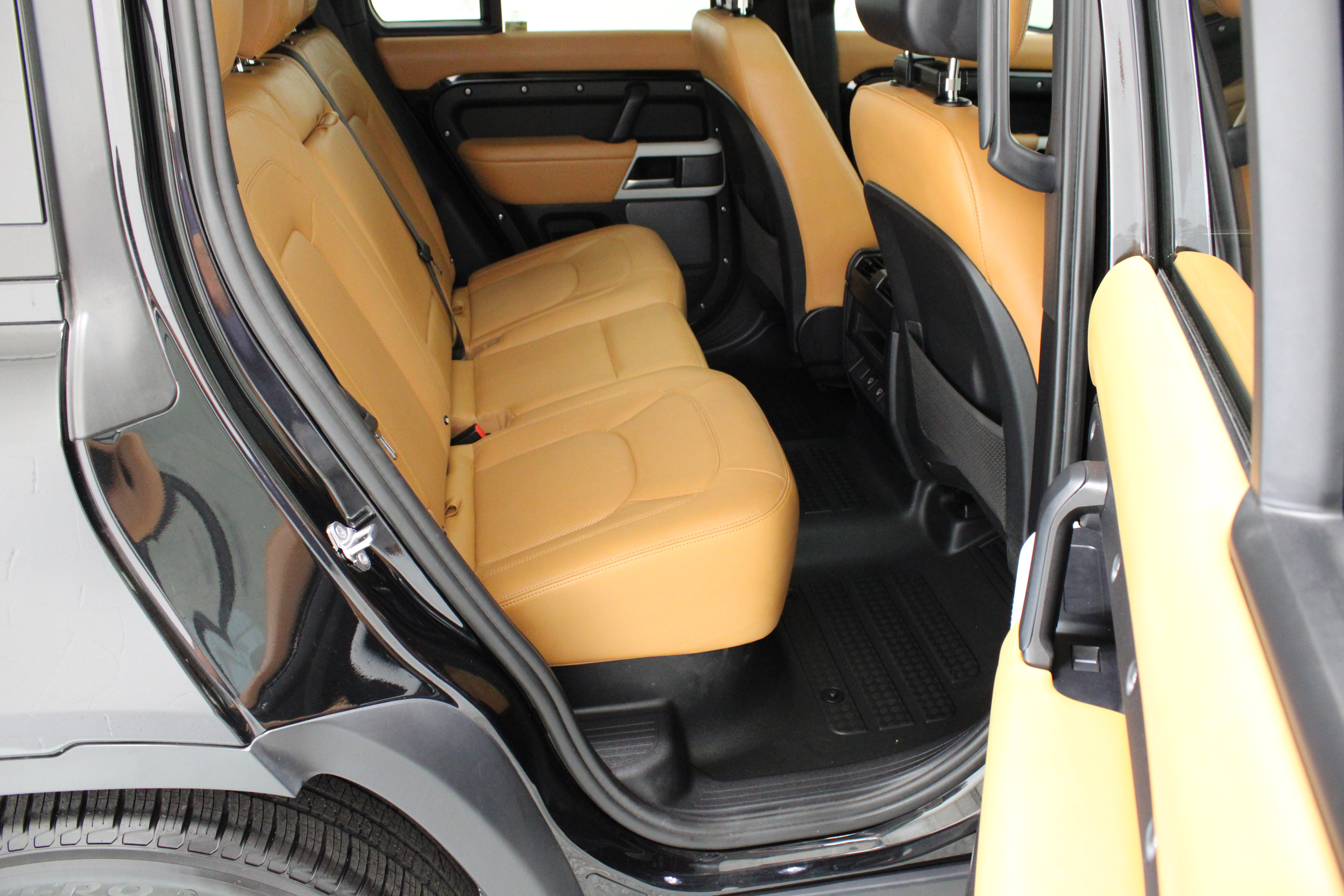 Used 2024 Land Rover Defender 110 S AWD/4WD image 35
