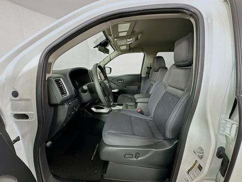 Used 2024 Nissan Frontier SV w/ SV Convenience Package image 21