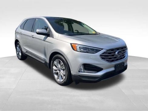 Used 2019 Ford Edge Titanium w/ Equipment Group 301A AWD/4WD image 3